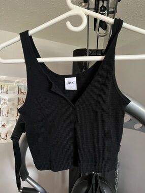 TNA Black Ribbed V-Notch Crop Tank